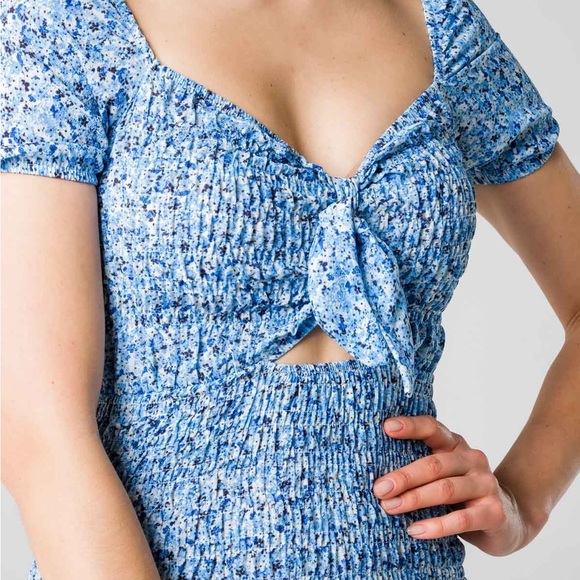 Blue bodycon Floral Dress - Picture 2 of 4